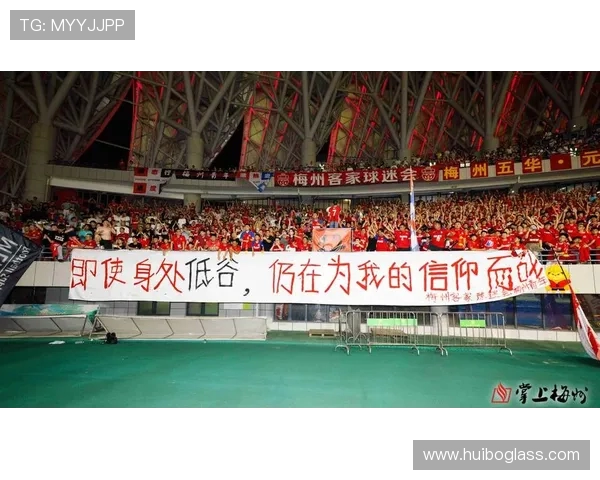 梅州客家队与对手激烈对决,争夺赛季关键胜利,精彩瞬间不容错过 梅州客家队与对手激烈对决,争夺赛季关键胜利,精彩瞬间不容错过