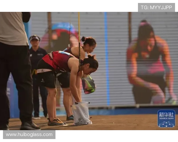 成都攀岩队在滑板精英赛中的灵活性表现引发热议与关注