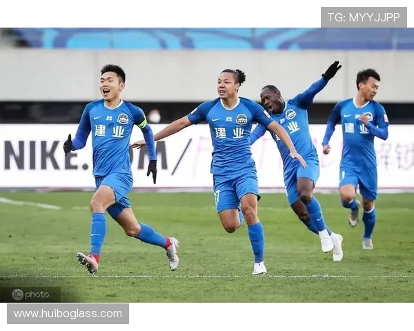 成都足球队的精神探索与发展之路：从草根到巨星的蜕变之旅