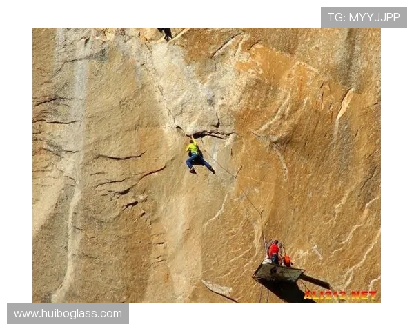 重庆攀岩队的技术掌控与失误分析：攀岩运动的挑战与机遇