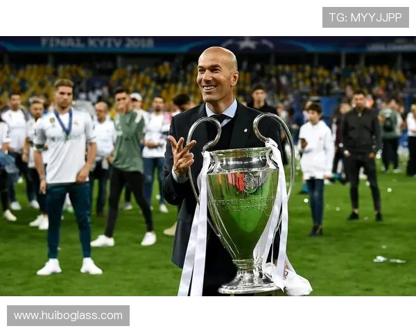 齐内丁·齐达内：从天才球员到传奇教练的辉煌人生与足球智慧