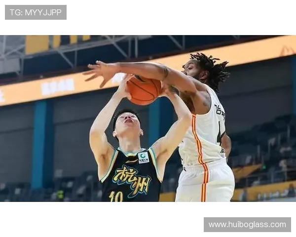 浙江广厦全力出击迎战对手 力争逆袭闯入季后赛核心战役 浙江广厦全力出击迎战对手 力争逆袭闯入季后赛核心战役