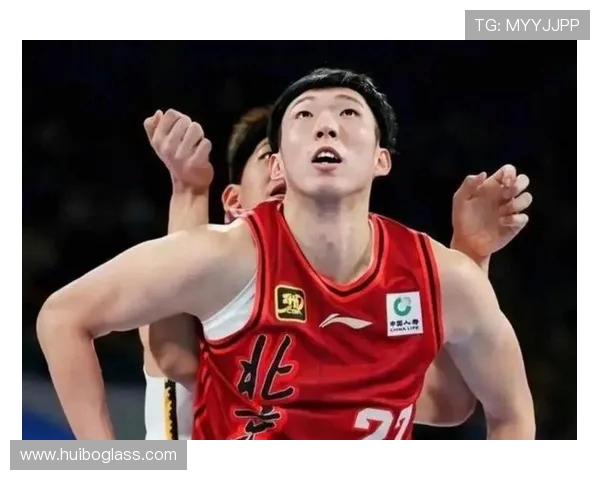 周琦在国际赛场的表现引发热议，未来篮球生涯将如何发展引人关注