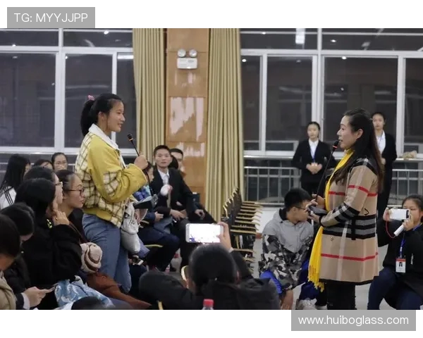 李泓澎的艺术旅程与创作理念探讨：从初心到巅峰的心路历程